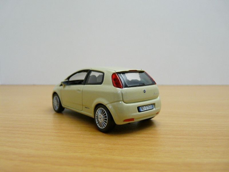 Fiat Grande Punto Beige 3 Doors 1/43