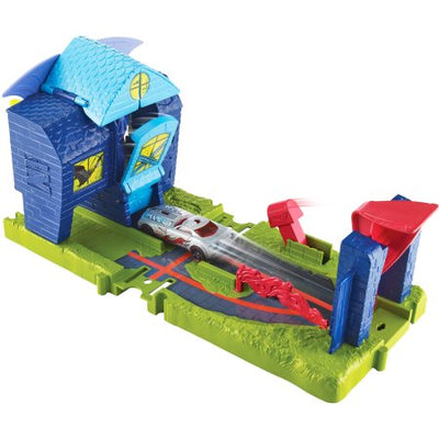 Hot Wheels Bat Manor Attack